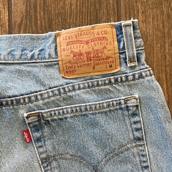 Vintage Levi’s 505 Jeans - Picture 6 of 10